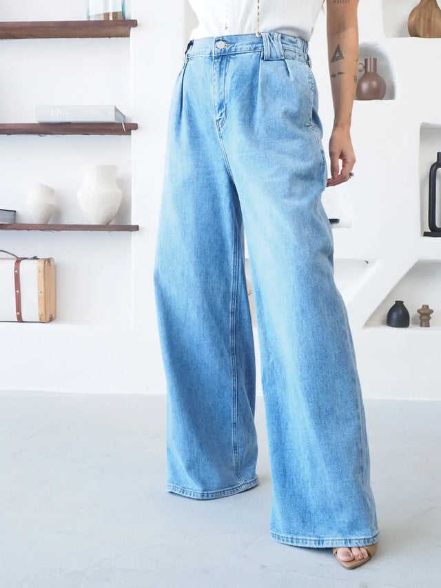 Calças de Ganga Pantalona em denim claro com corte amplo