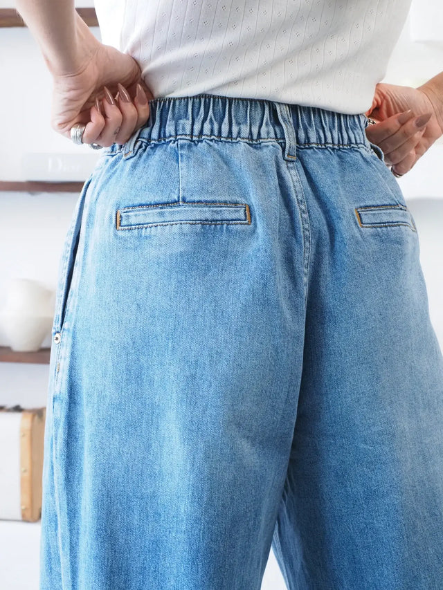 Calças de Ganga Pantalona com cintura elástica e corte amplo.