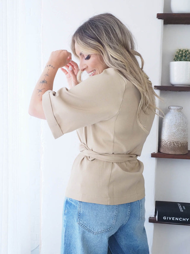 Blusa Lisa Com Cinto