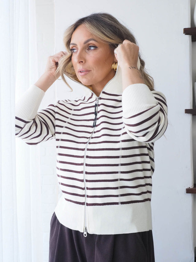 Manteau en tricot rayé