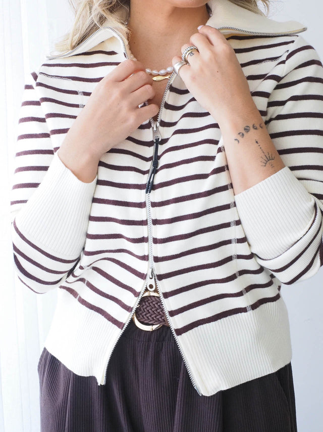 Manteau en tricot rayé