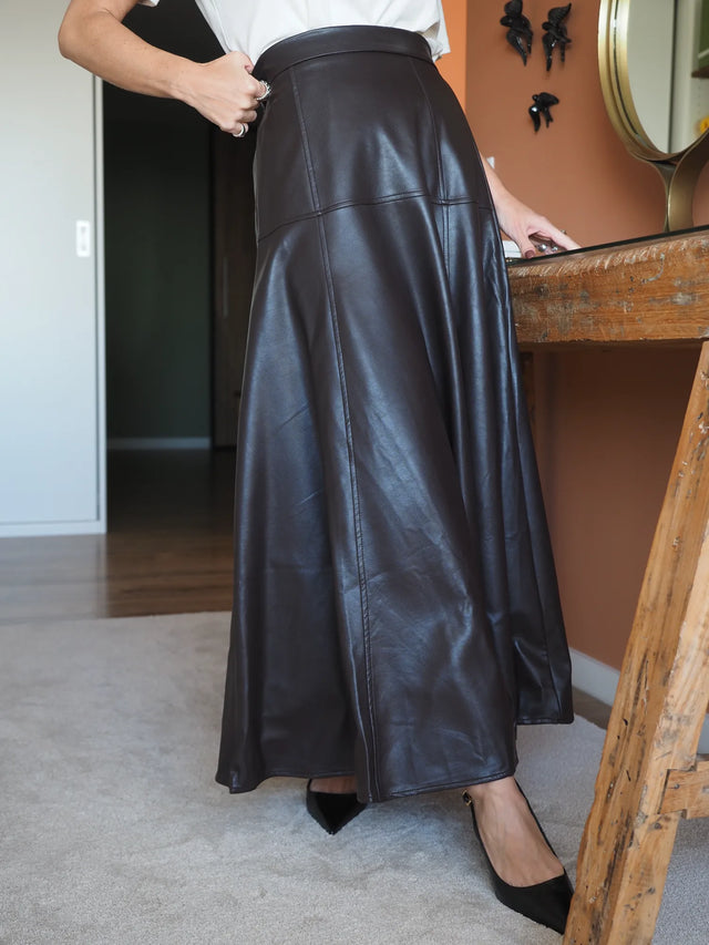 Jupe midi en similicuir