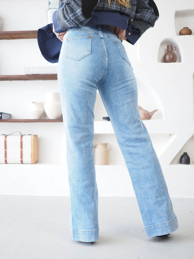 Jeans Wide Leg Com Bolsos e Botões