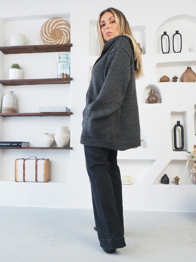 Casaco em Malha Grossa Com Capuz