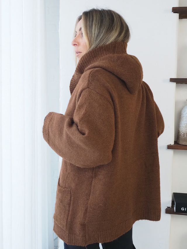 Casaco em Malha Grossa Com Capuz