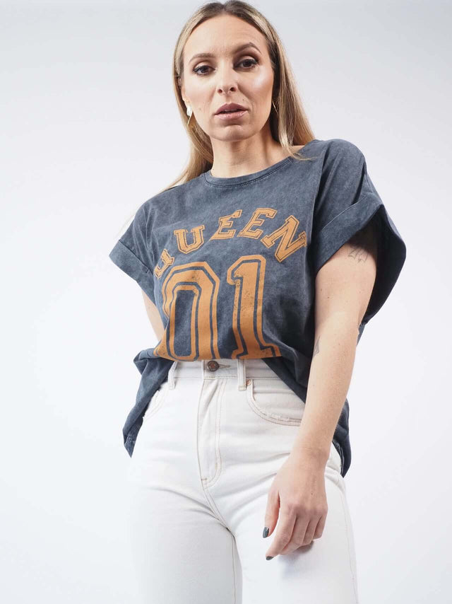 T-shirt estampada de manga curta, com dobra.