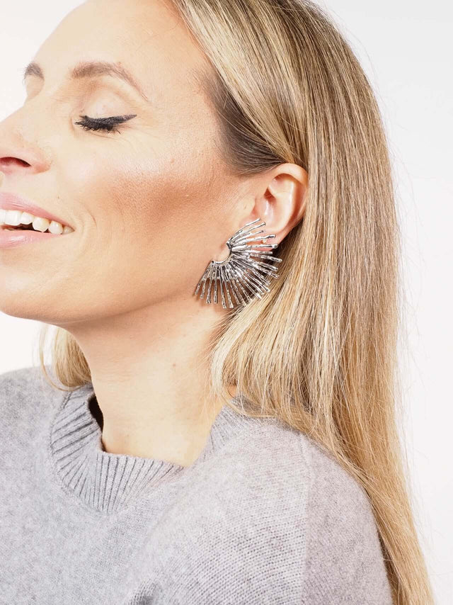 Termina o teu look com este par de brincos.