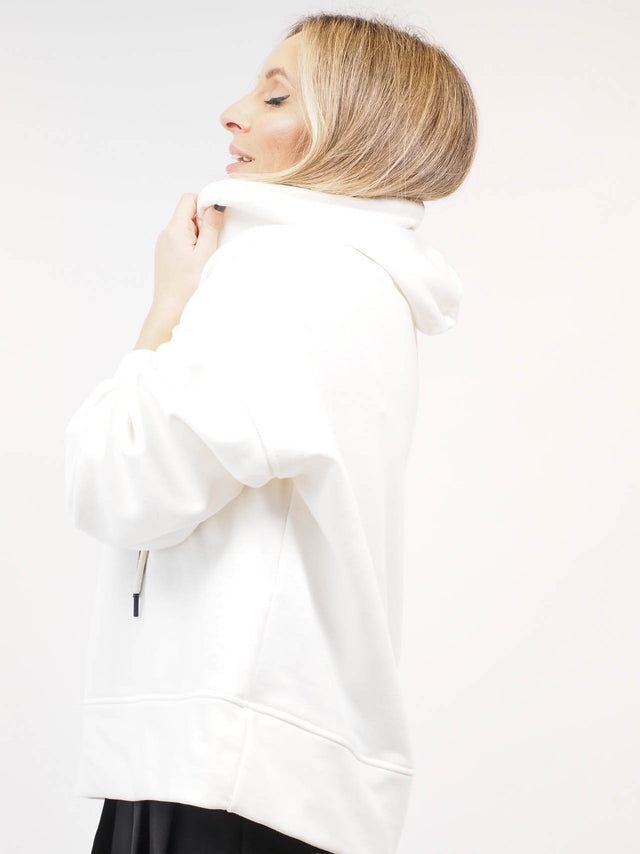 Sweatshirt com pormenor visto de lado.