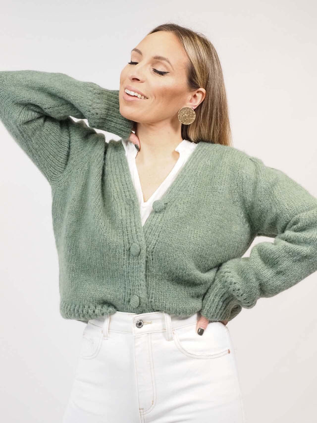 Casaco de malha em verde.