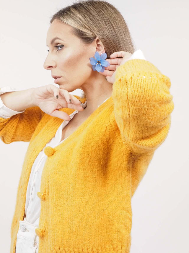 Casaco de malha com manga comprida.