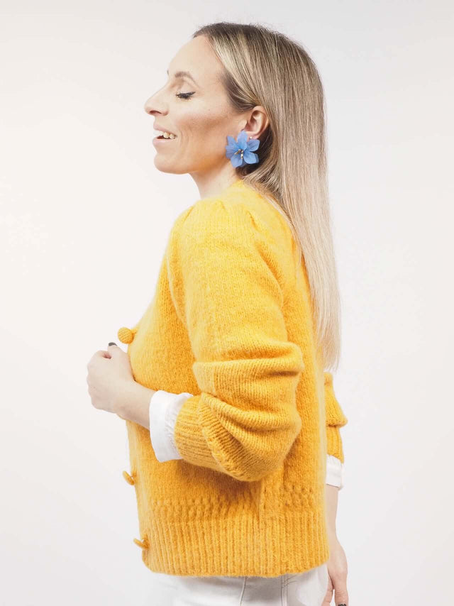 Mantém-te aconchegada com o nosso casaco de malha.