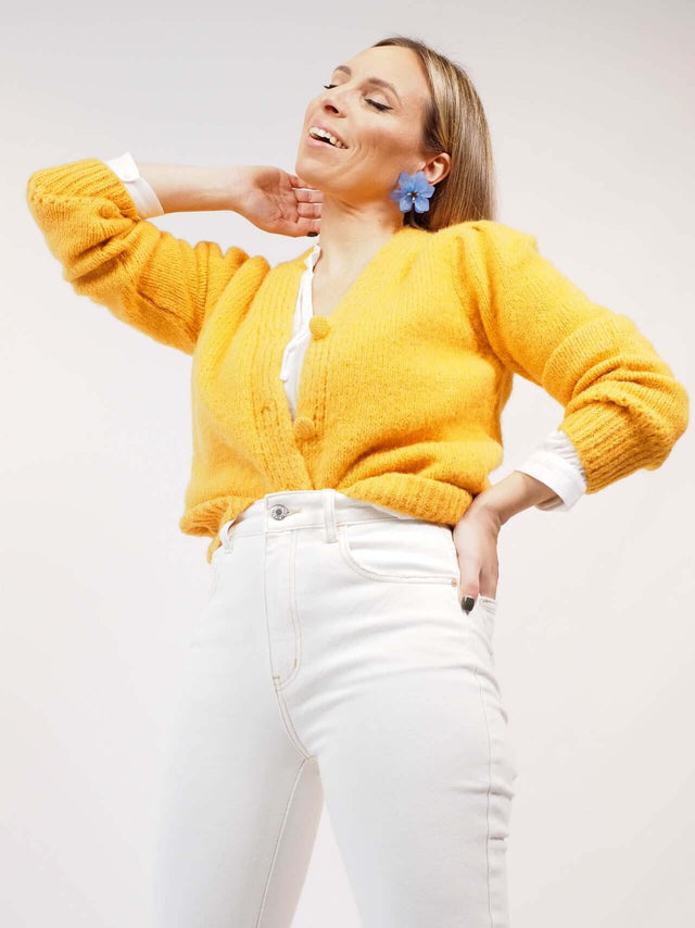 Se gostas tanto de estilo como de conforto, não percas este casaco versátil.