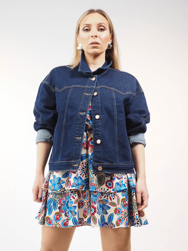 Casaco de ganga, com as costuras em camel.