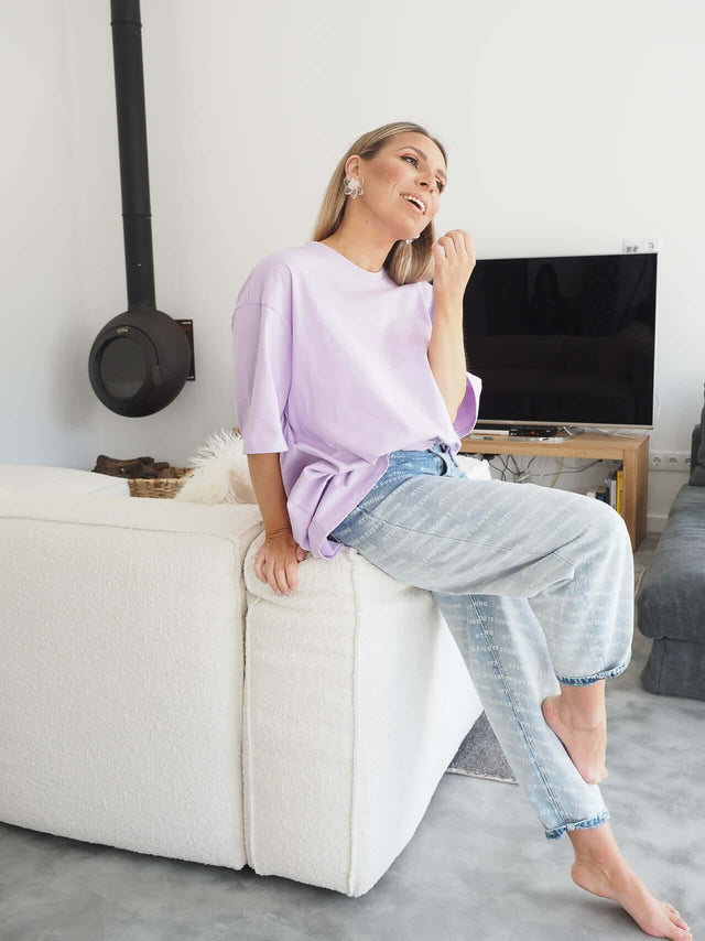 T-shirt básica lilás.