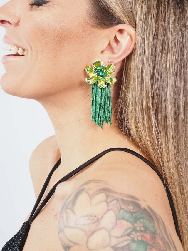 Estes brincos fantasia são perfeitos para dar um toque de cor e brilho ao teu look.