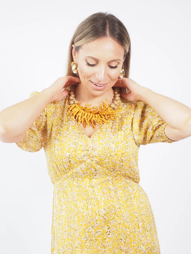 Colar com um efeito único e deslumbrante.