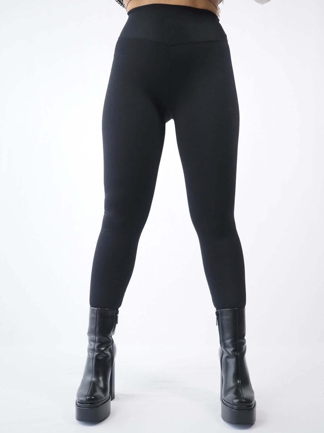calças leggings push-up de cor preta para mulher, confortáveis.